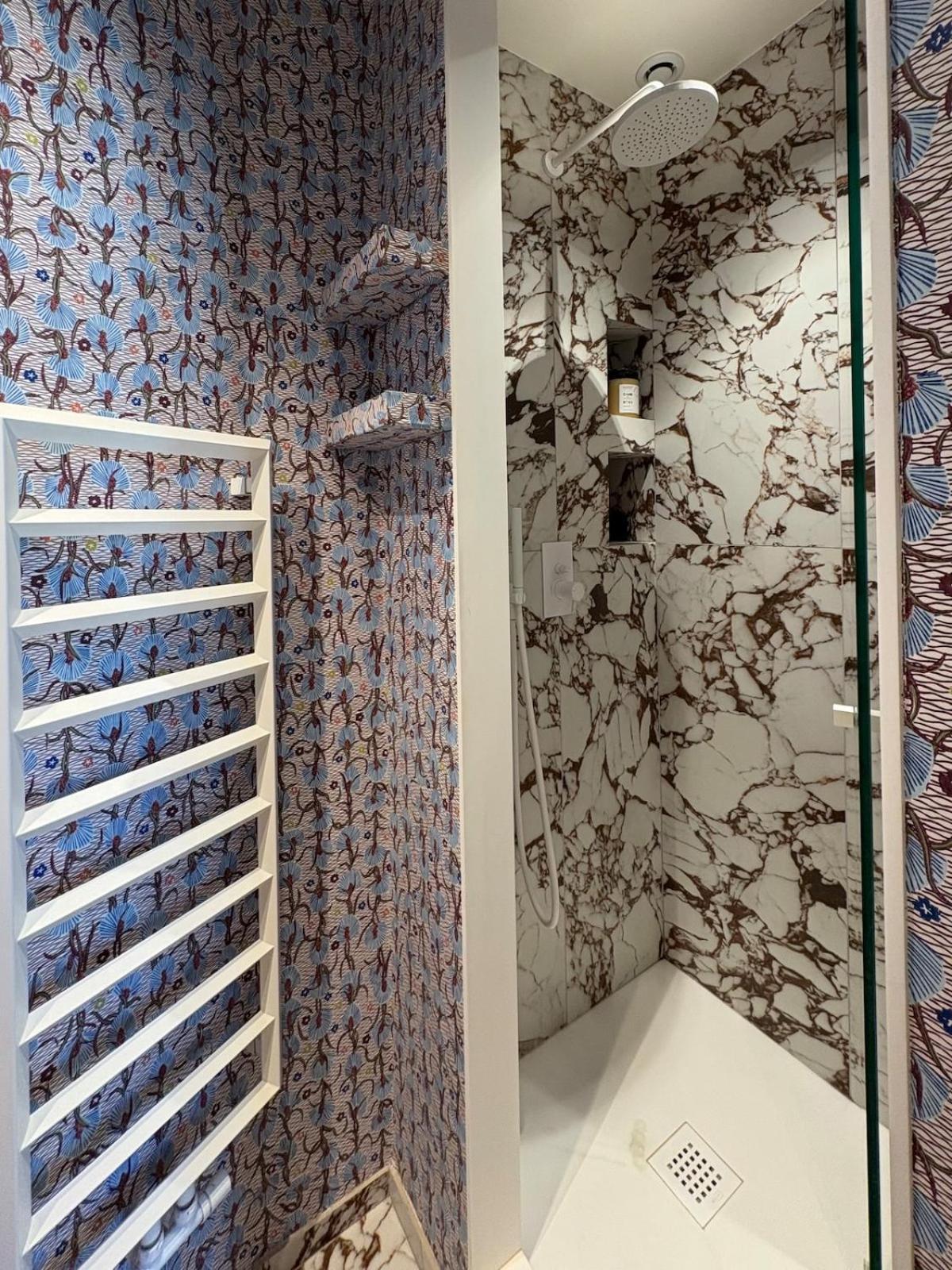 170m Air Conditioned Decor Apartment